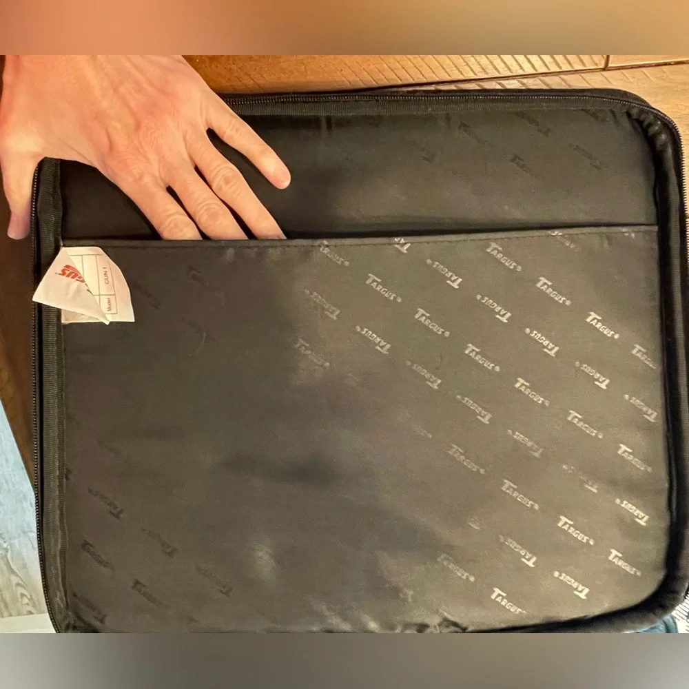 *NWOT* Targus Laptop Bag - Model CUN1 - Genuine Leather - Briefcase - Tote Bag